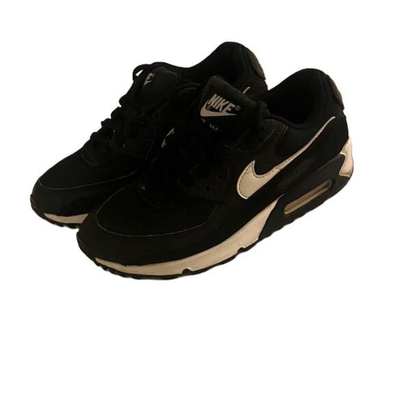 Nike Classic Black and White Air Max Sneakers, Width B, Size 7 - Picture 1 of 7